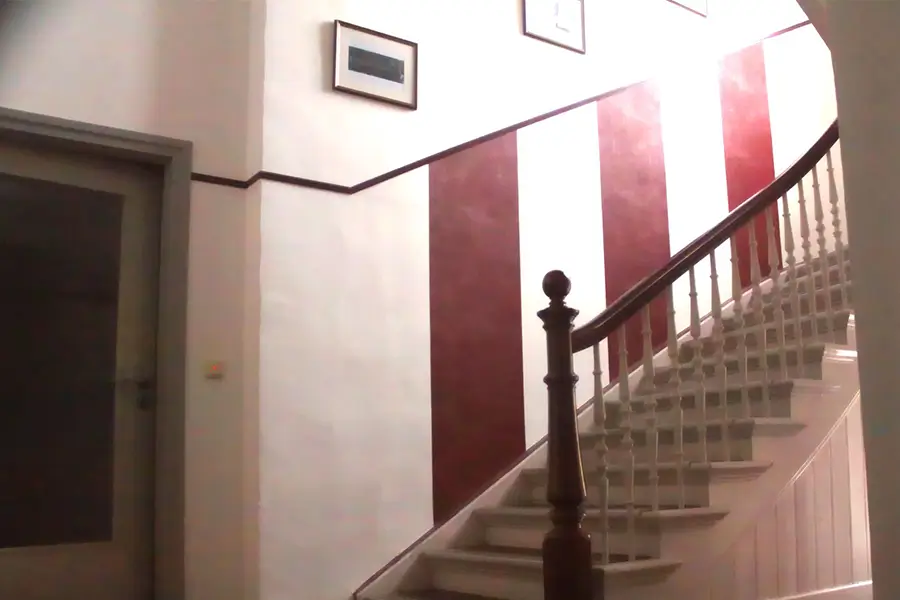 Das Treppenhaus zum 1. Stock